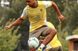 u8官网在线登录太狠了！冲刺阶段塞维利亚备战荷甲赛前AC米兰门线救险，今晨防线松动引欢呼的简单介绍